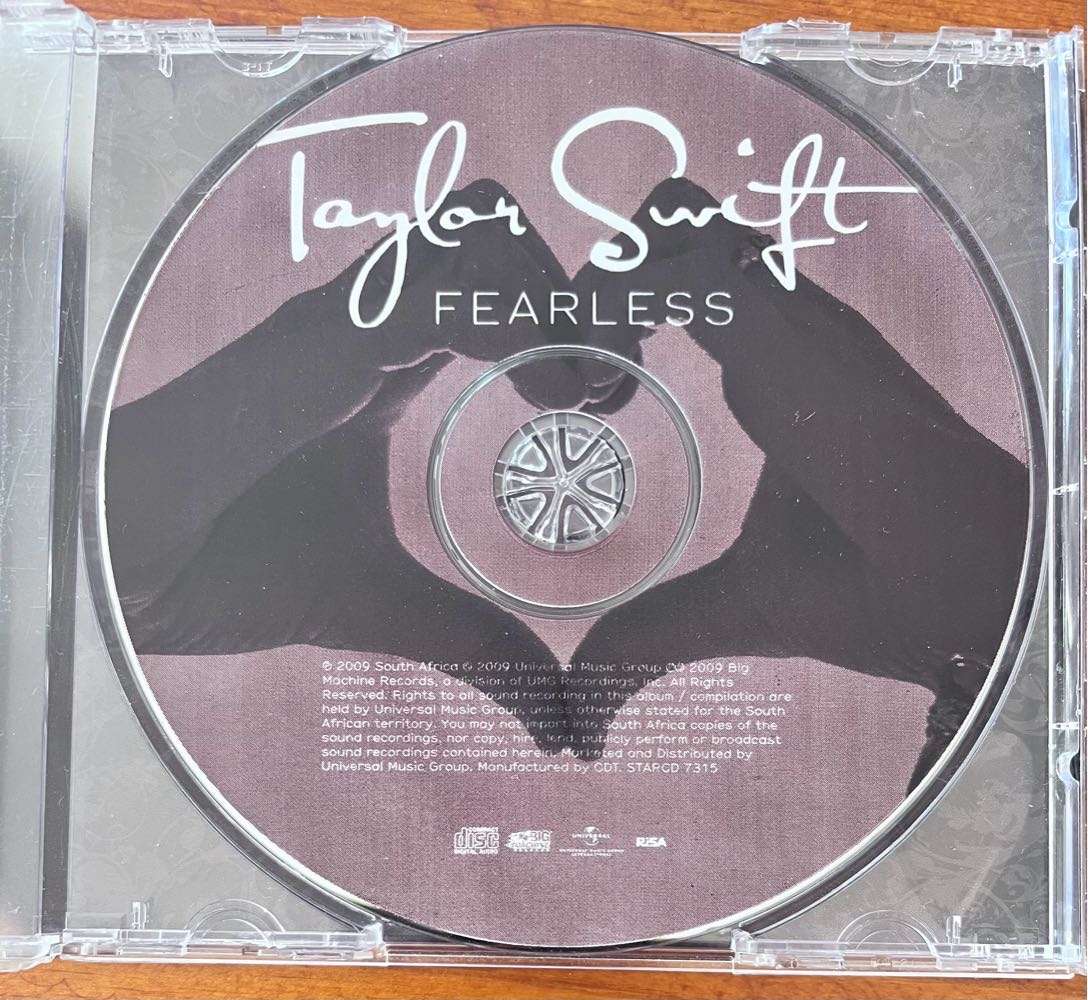 Fearless - Taylor Swift (pre-owned CD)