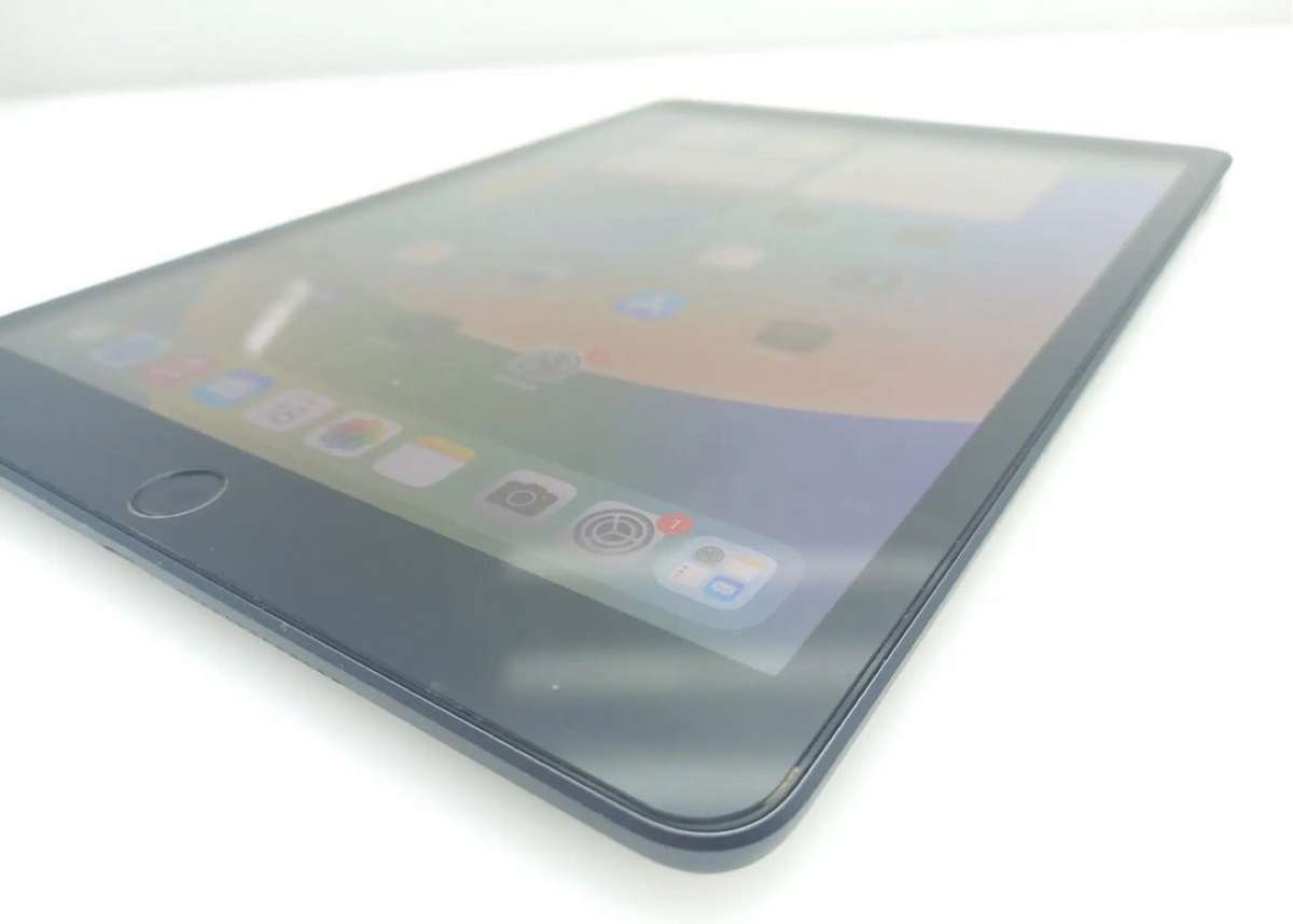 iPad 10.2` 8th Gen (WiFi) 32GB Space Grey - Combo Deal WOW