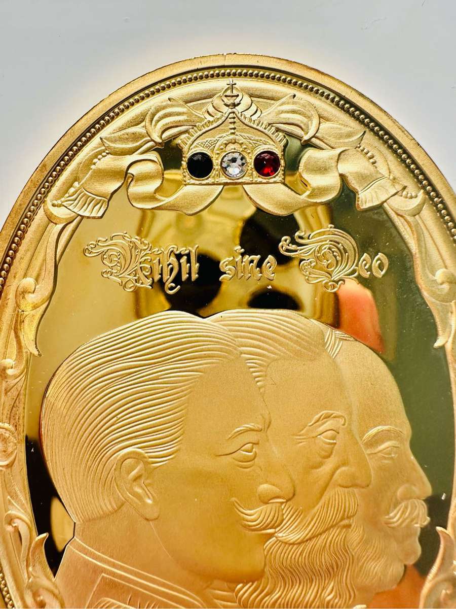 GIANT MEDAL - OVAL - THE 3 EMPORERS OF THE GETMAN REICH - SUPERB ITEM - GOLD PLATED - GEMSTONE DECOR