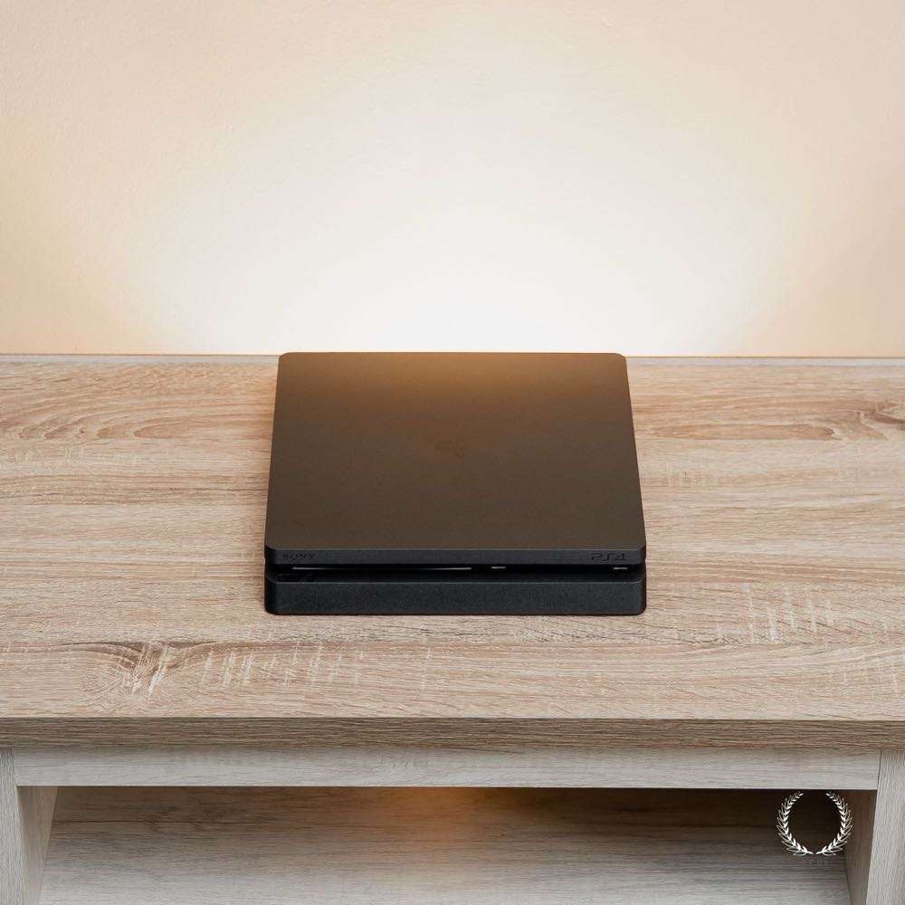 PlayStation 4 Slim PS4