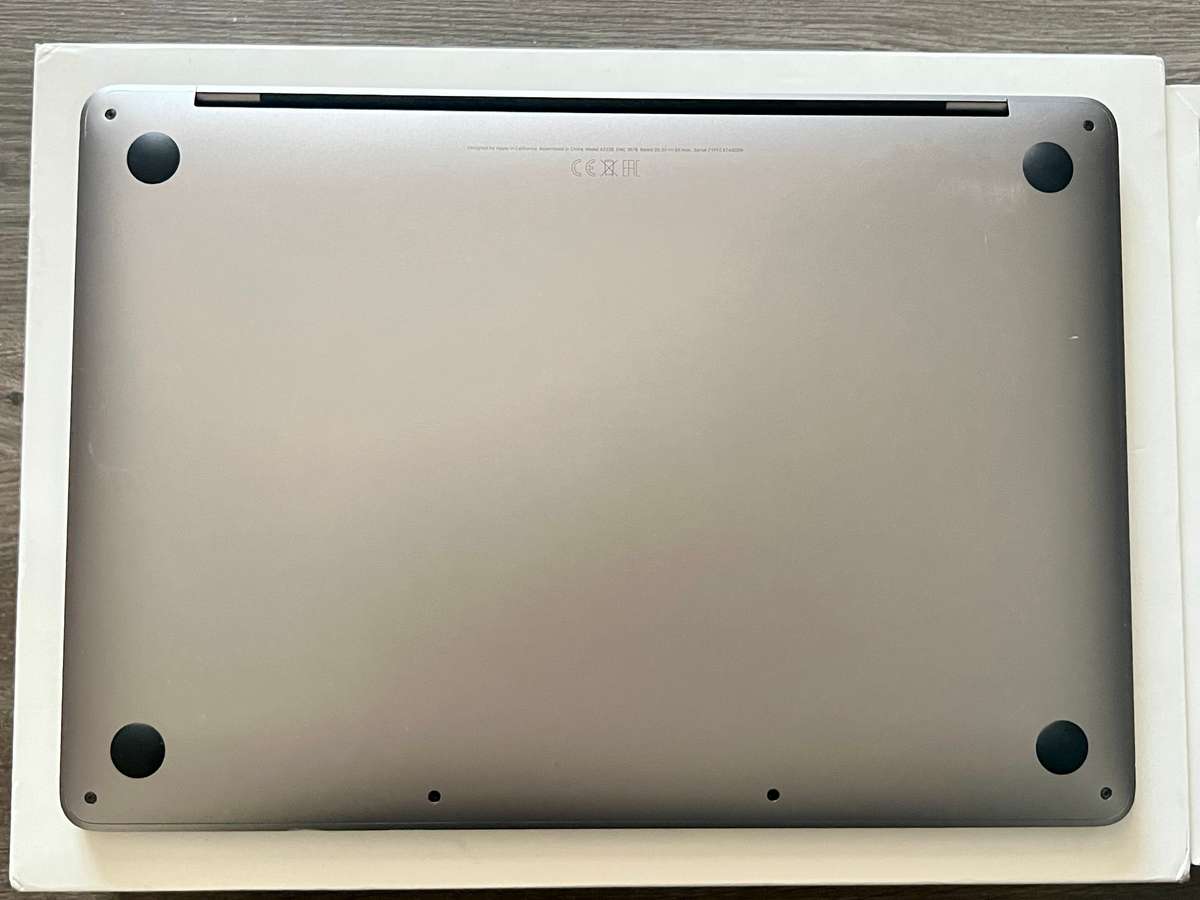 MacBook Pro 13 M1 16GB 256GB Boxed with charger A2338