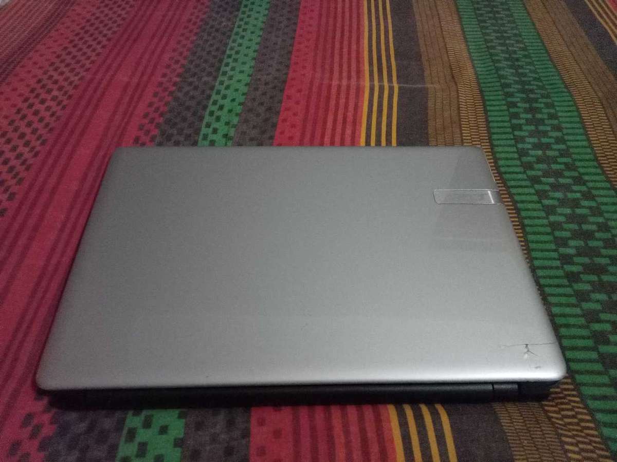 Acer E1-570 Core i3/12 Gig Ram/500 Gig HHD/Intel HD GFX Laptop