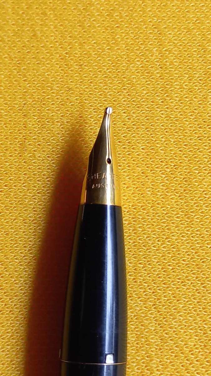 Vintage Sheaffer fountain pen- white dot