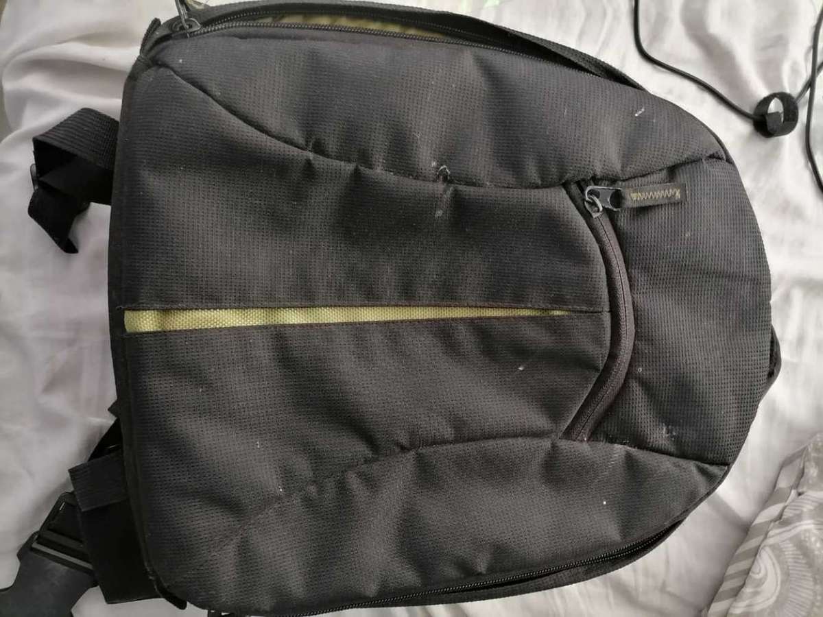 Canon 1200D DSLR bundle with 70-300mm lens and bag