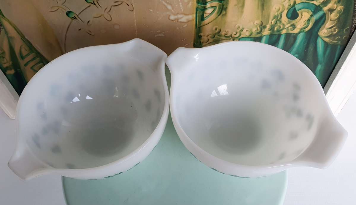 Vintage Duo Pyrex Tableware Bowl with Clover leaf Shamrock design from 1960