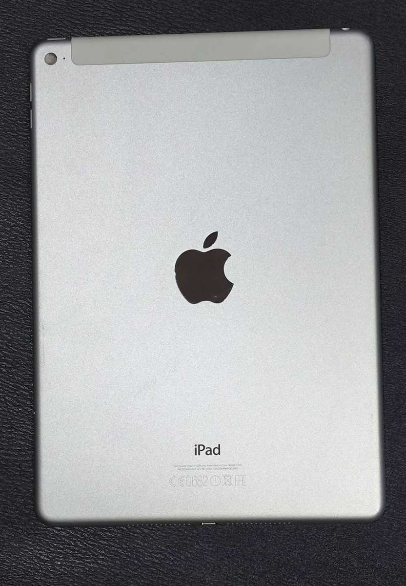 Apple iPad Air 32GB , cellular+ WiFi A1475 (Pre Owned)