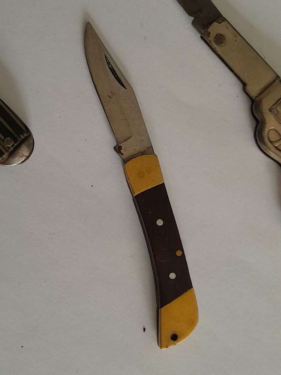 Collection of vintage mini knives.