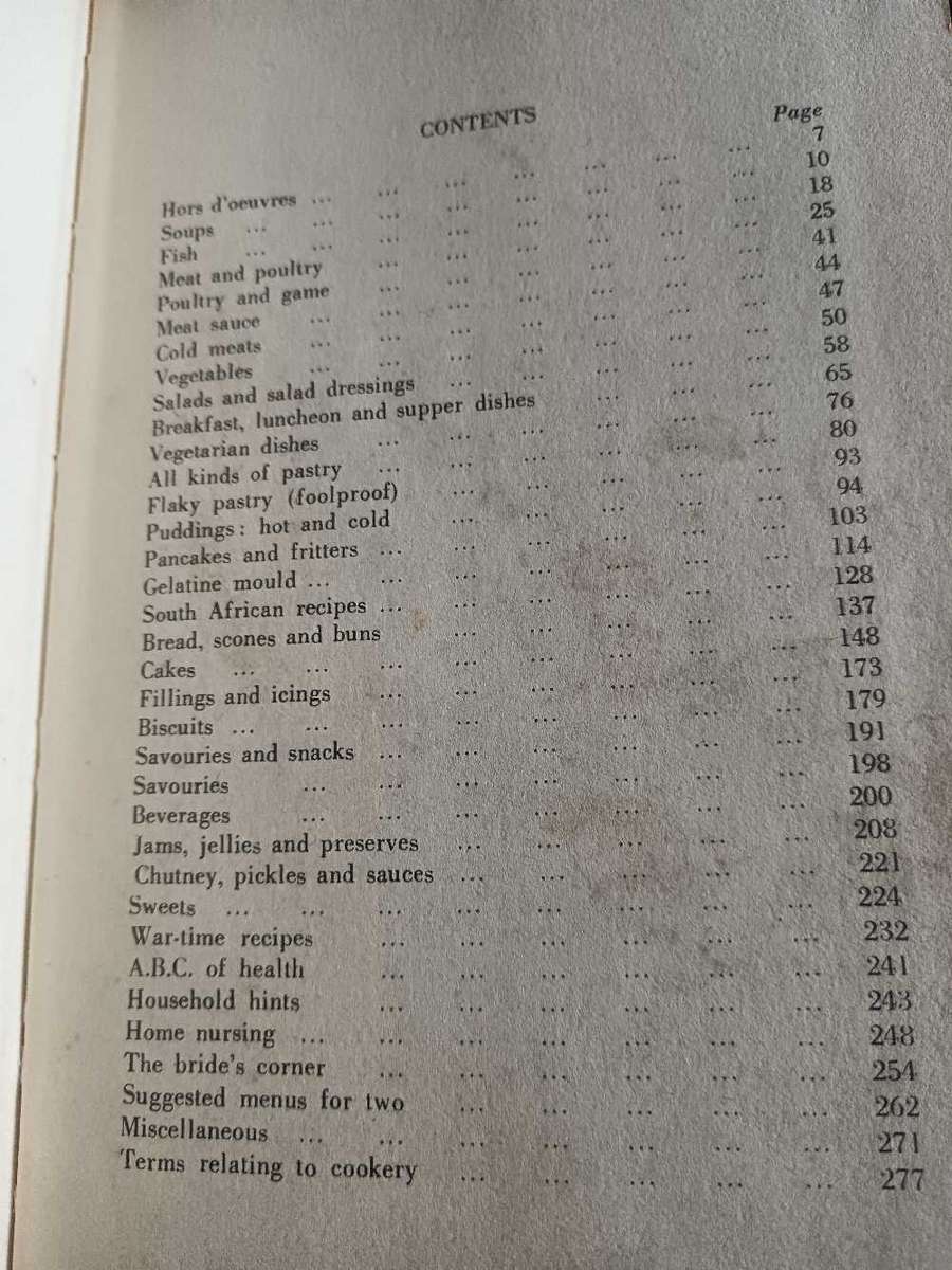 Oumas Cookery Book by Mrs Roy Hendrie