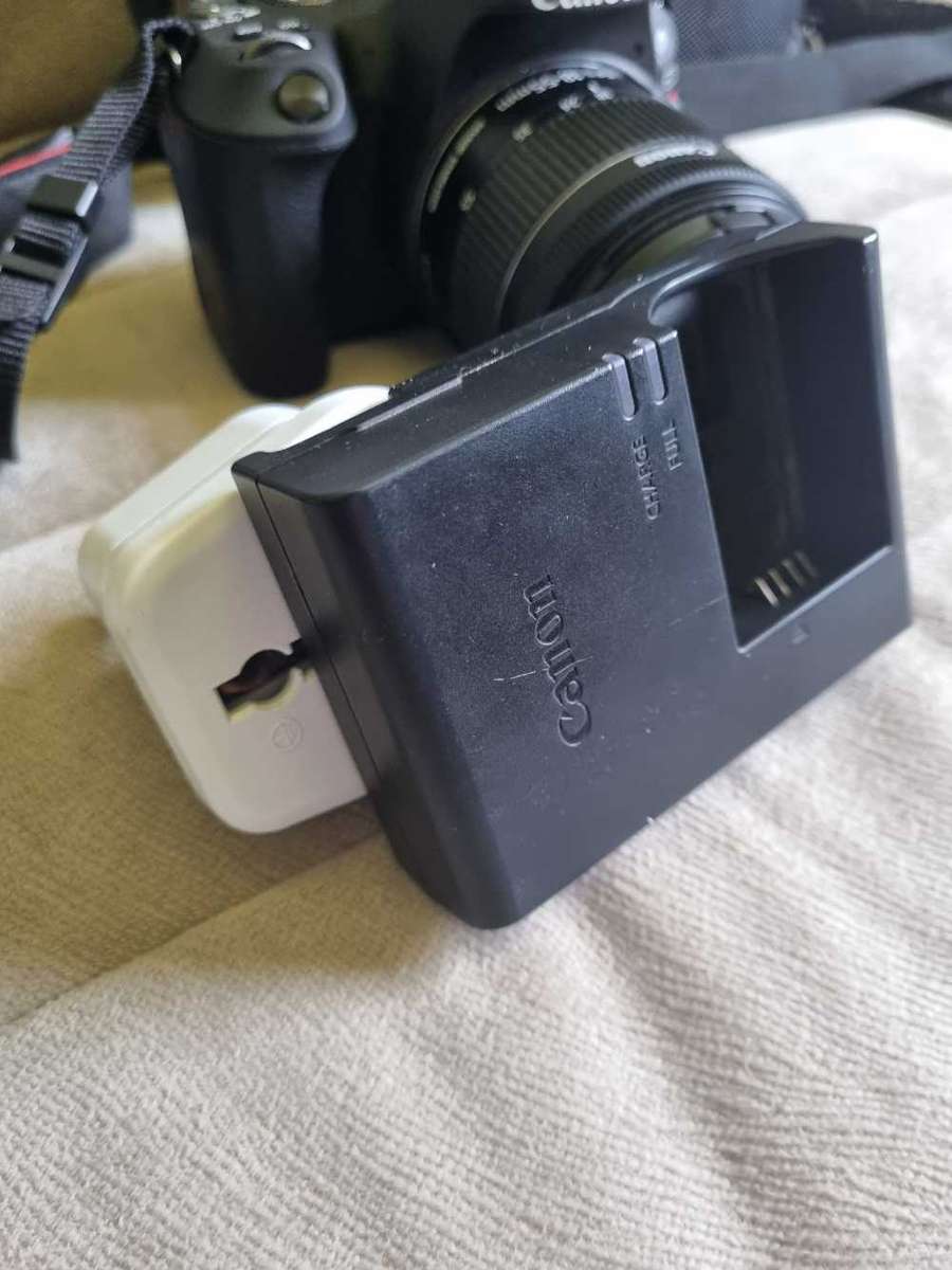 Canon EOS  Rebel SL2/200D