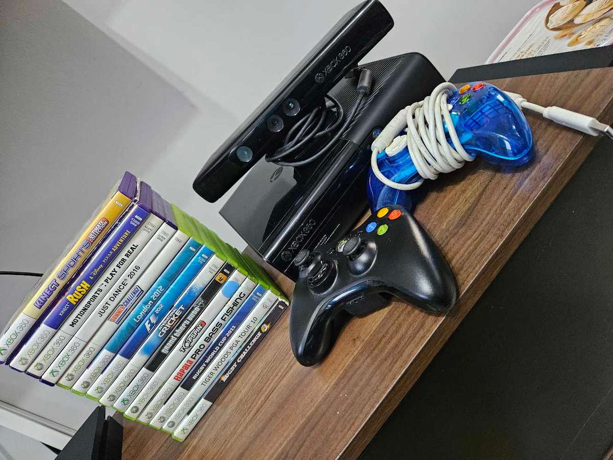 XBOX 360 500GB with Kinect & 14 games
