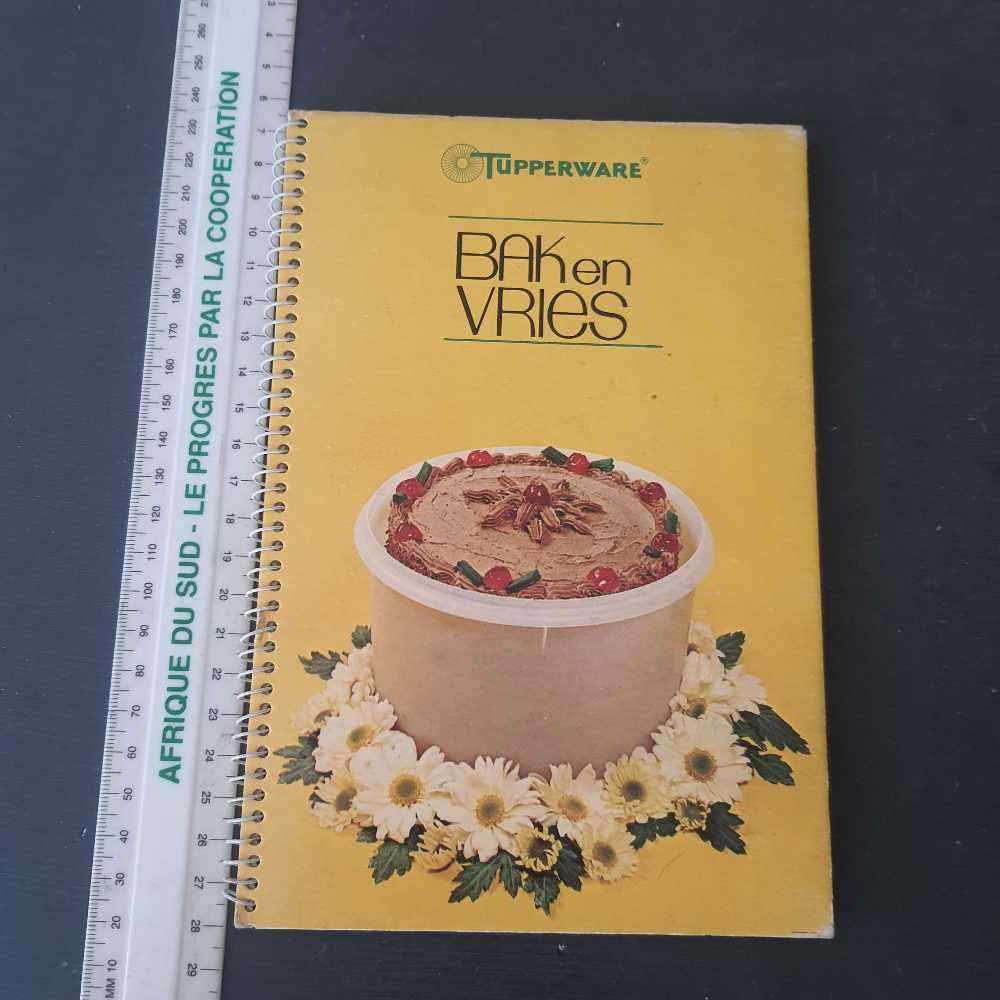 Tupperware bak en vries ,bake n freeze book in English and afrikaans