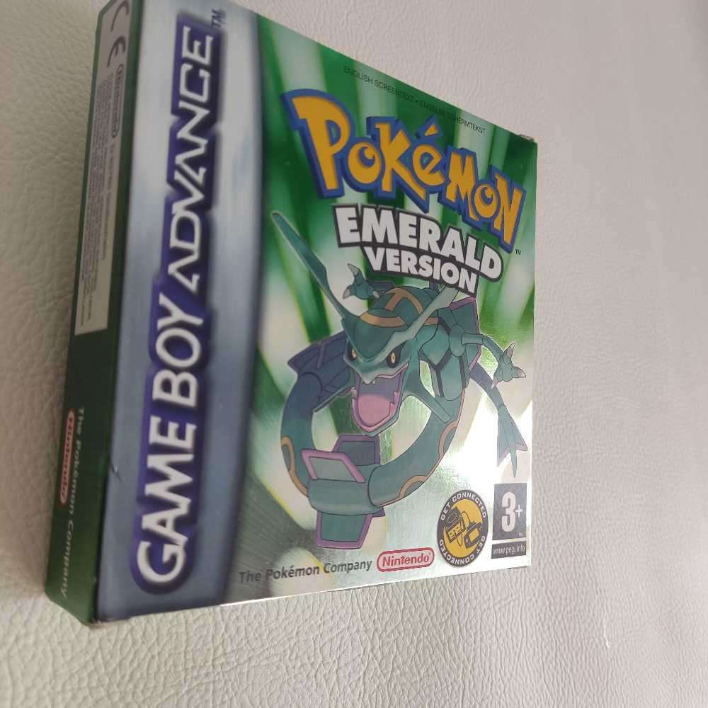 Pokémon Emerald Version Nintendo Gameboy Gba