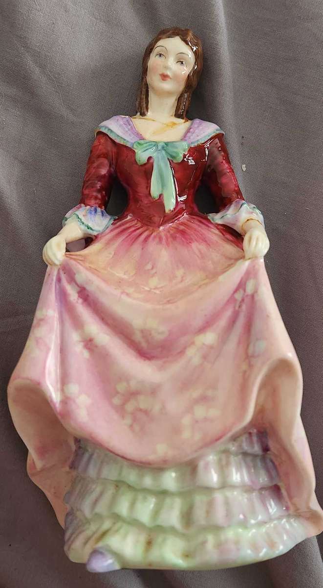Rare and highly collectable porcelain figurines - please read