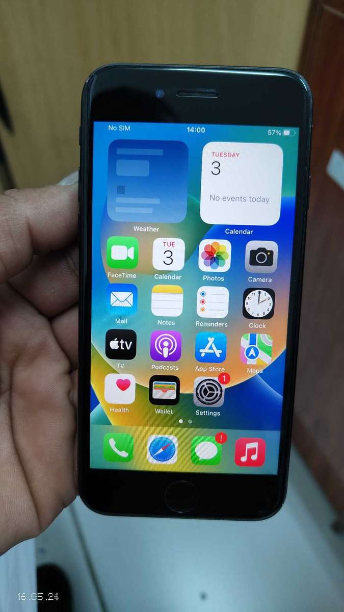 Apple iPhone SE(2020) 128GB black (Back glass cracked){Pre Owned}