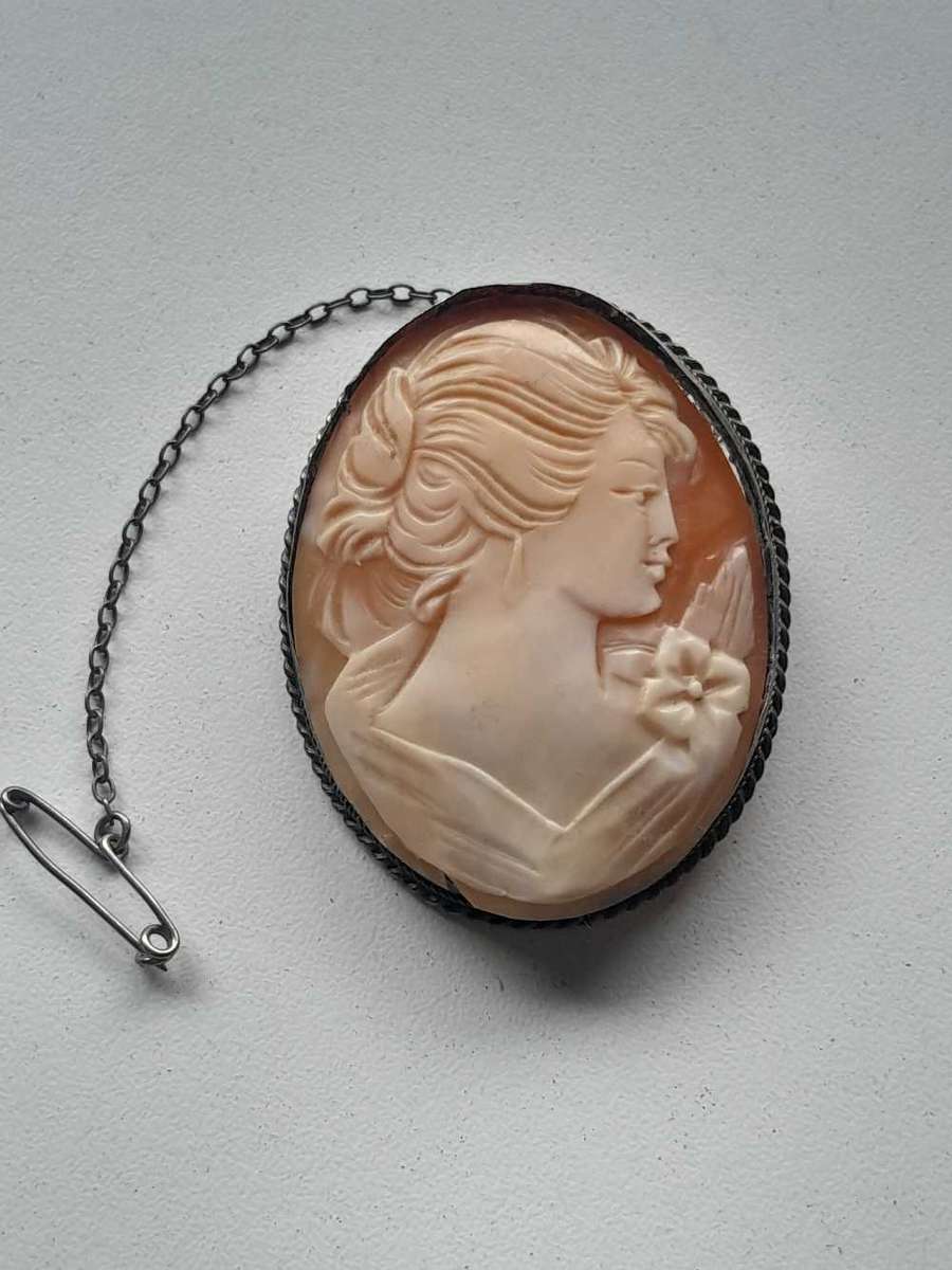 Beautifull vinatge Camoe in 925 Silvier