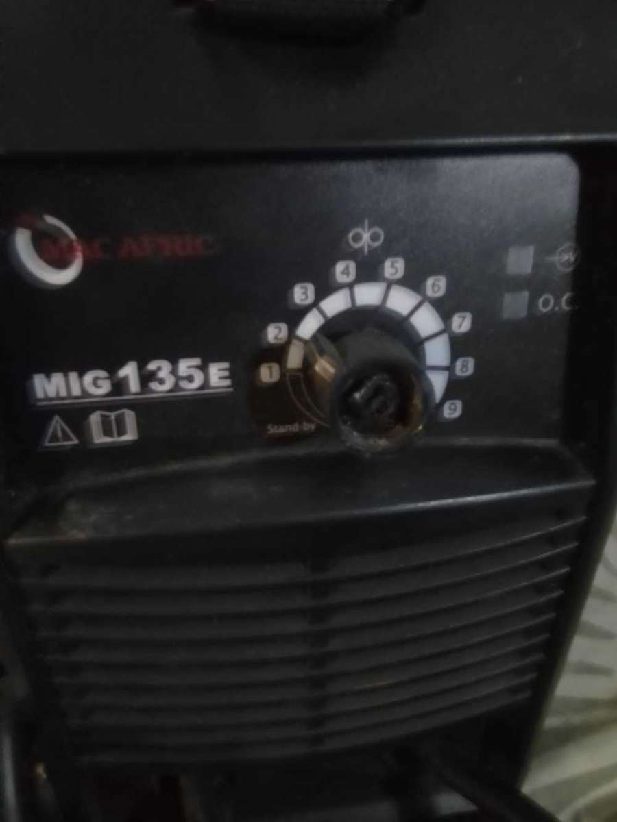 MIG 135E welder nearly new