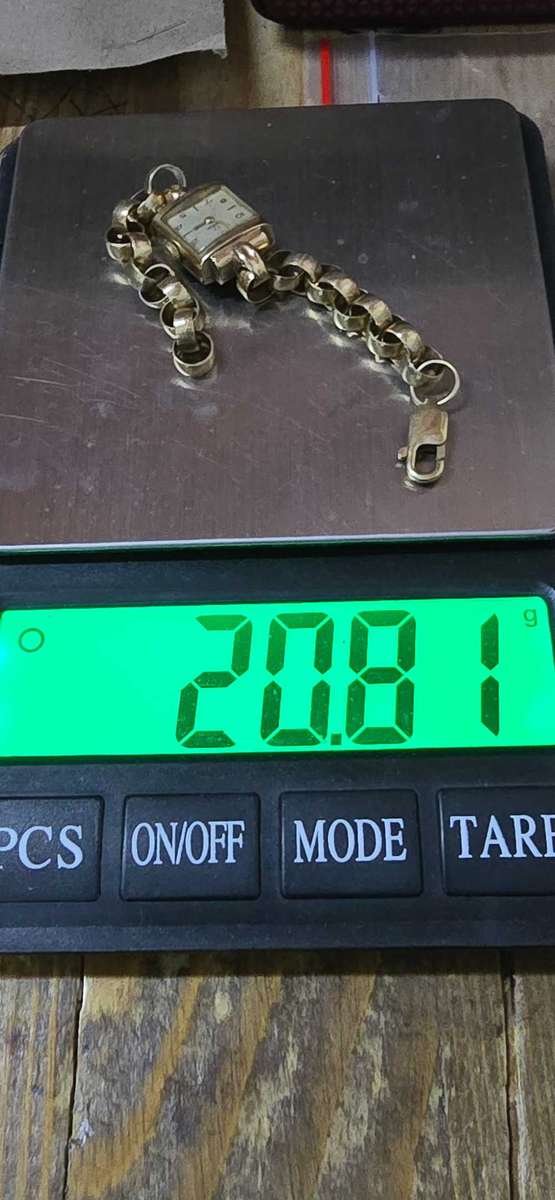 SOLID 9 CARAT  Beutiful Ladies Omega Perfect working Gold Alone 17.7 grams