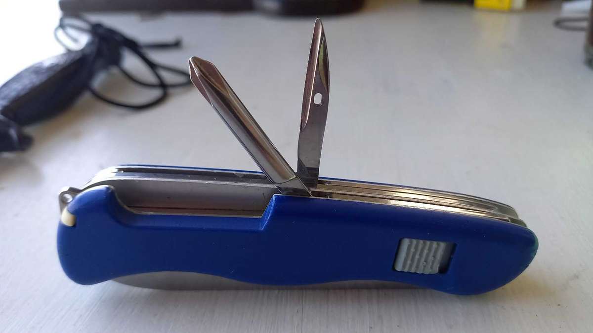 Knife Lot Victorinox Helmsman and unmarked dagger