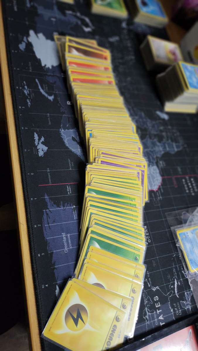 MASSIVE 1999 VINTAGE LOT OF POKEMON CARDS FOR SALE