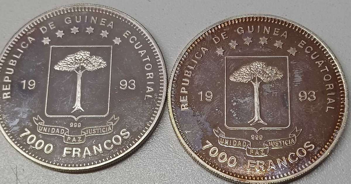 2x Republic of Guineu Dinosaurs .999 20g each total 40grams Silver