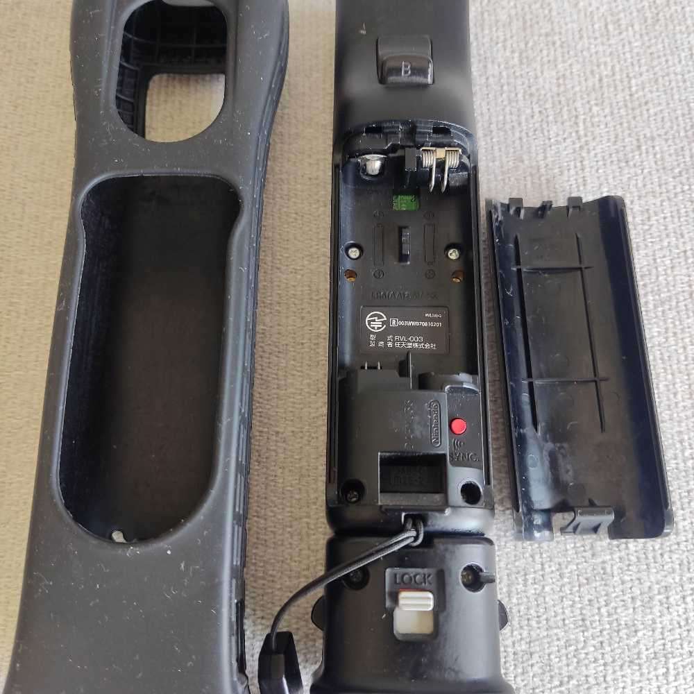 Nintendo Wii Controller with Wii Motion plus attachment +silicon sleeve