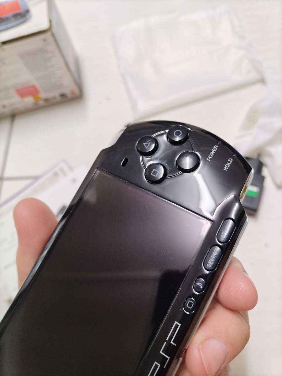 Sony Psp 3000 piano black boxed in mint condition