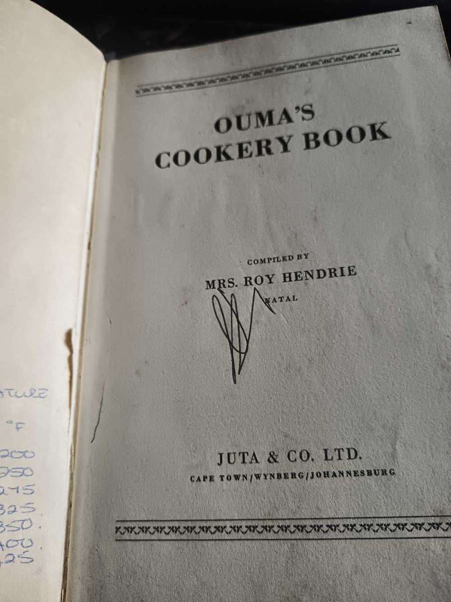 Oumas Cookery Book by Mrs Roy Hendrie