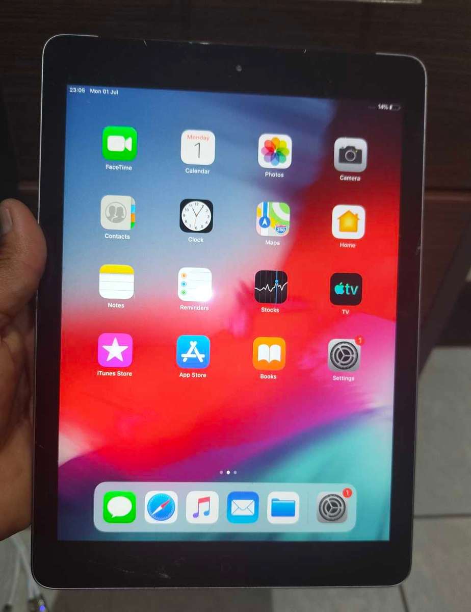Apple iPad Air 128GB Cellular + WiFi (Cracked Touch)