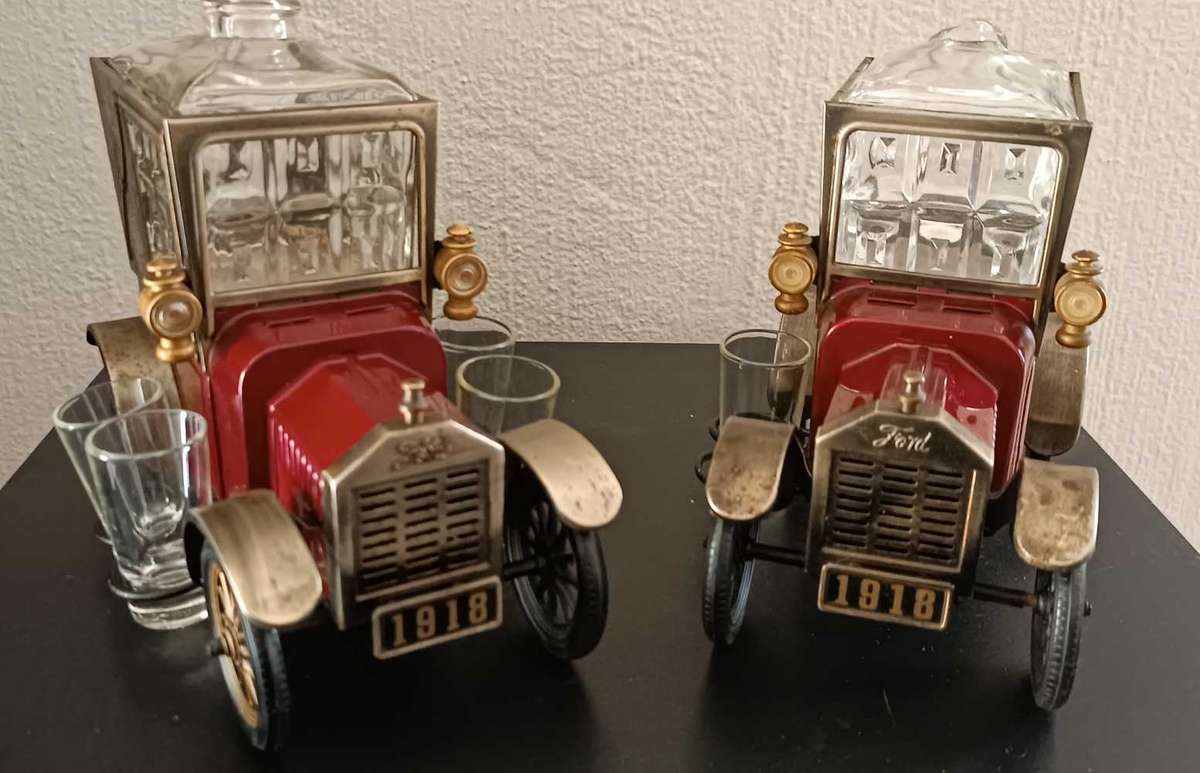 Wind up music vintage 1918 Ford truck model liquor decanter set