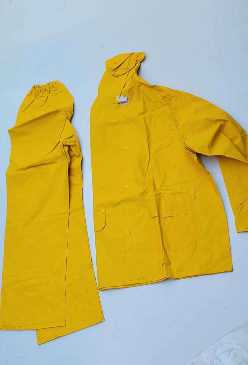 XL High Quality Zip & Buttons 2-Piece Rain Coat (Bid Per Piece)