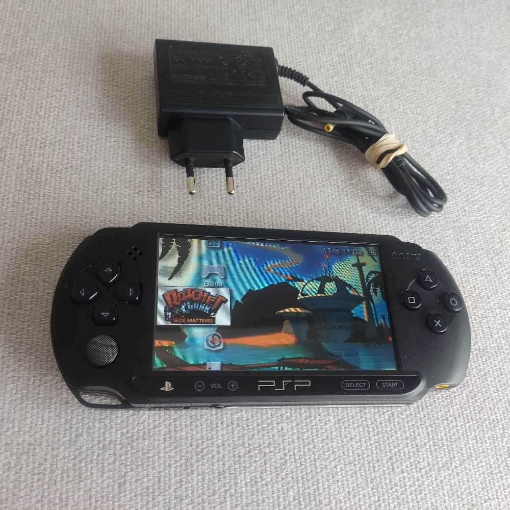 Sony Psp console With Memory card and charger
