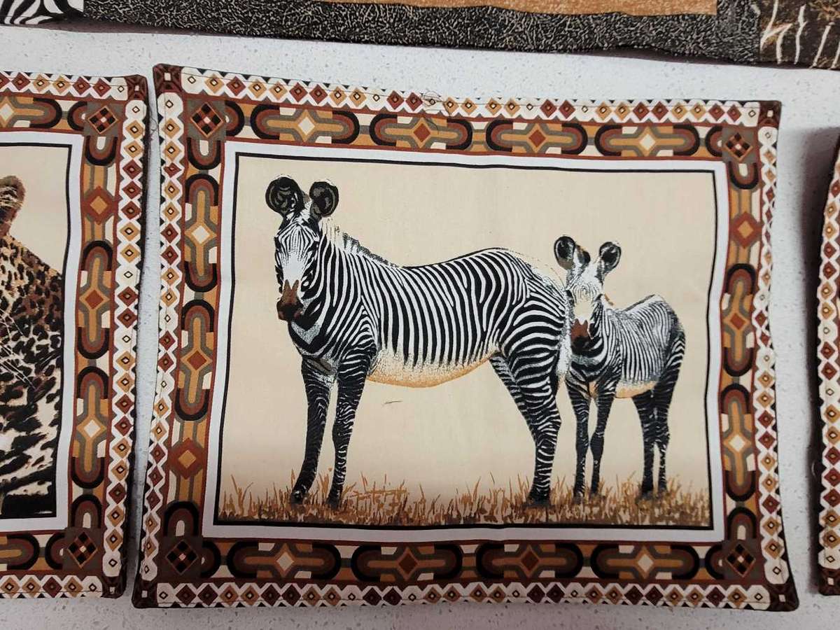 Placemats and Table runner Big 5 Animal print