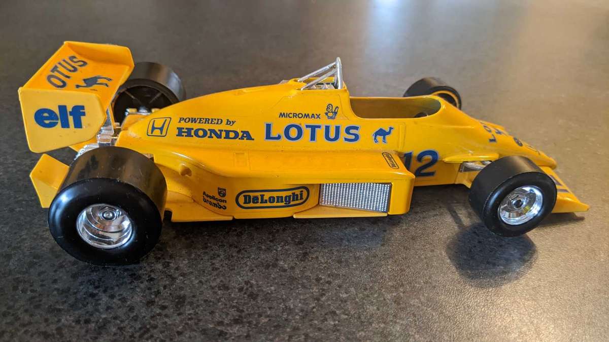 Burago Lotus 97 T Senna