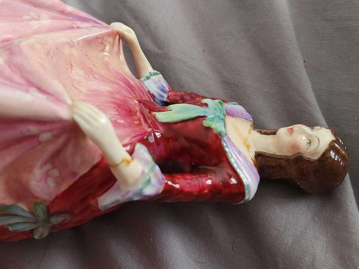 Rare and highly collectable porcelain figurines - please read