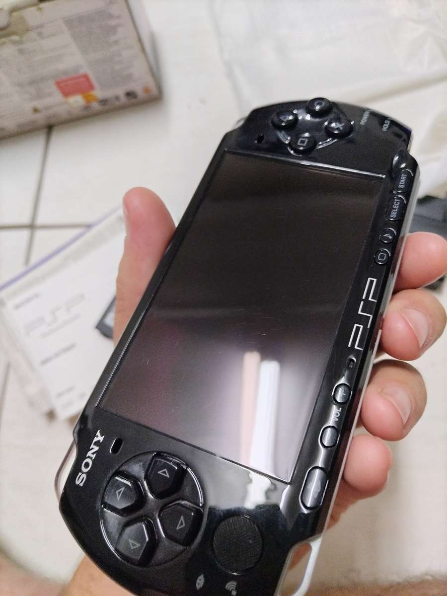 Sony Psp 3000 piano black boxed in mint condition