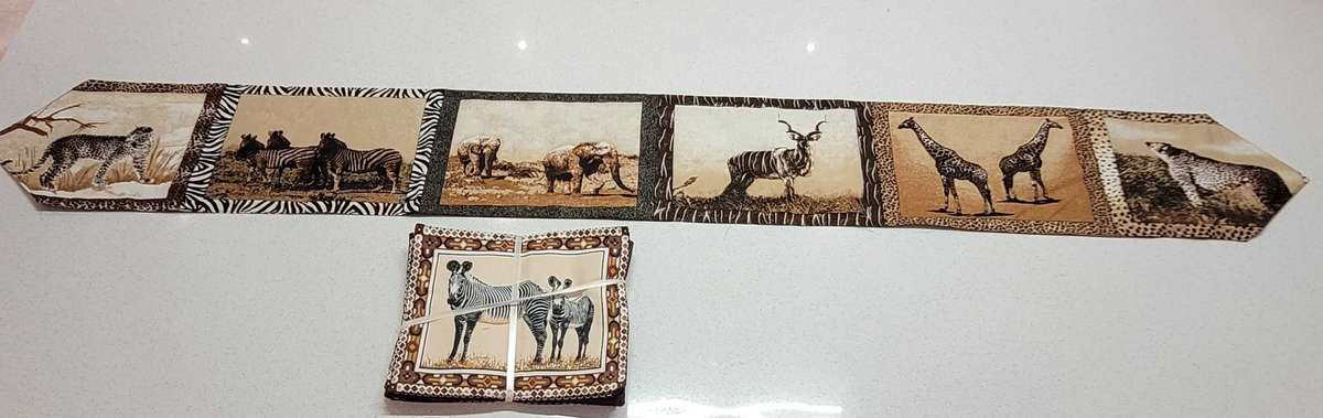 Placemats and Table runner Big 5 Animal print