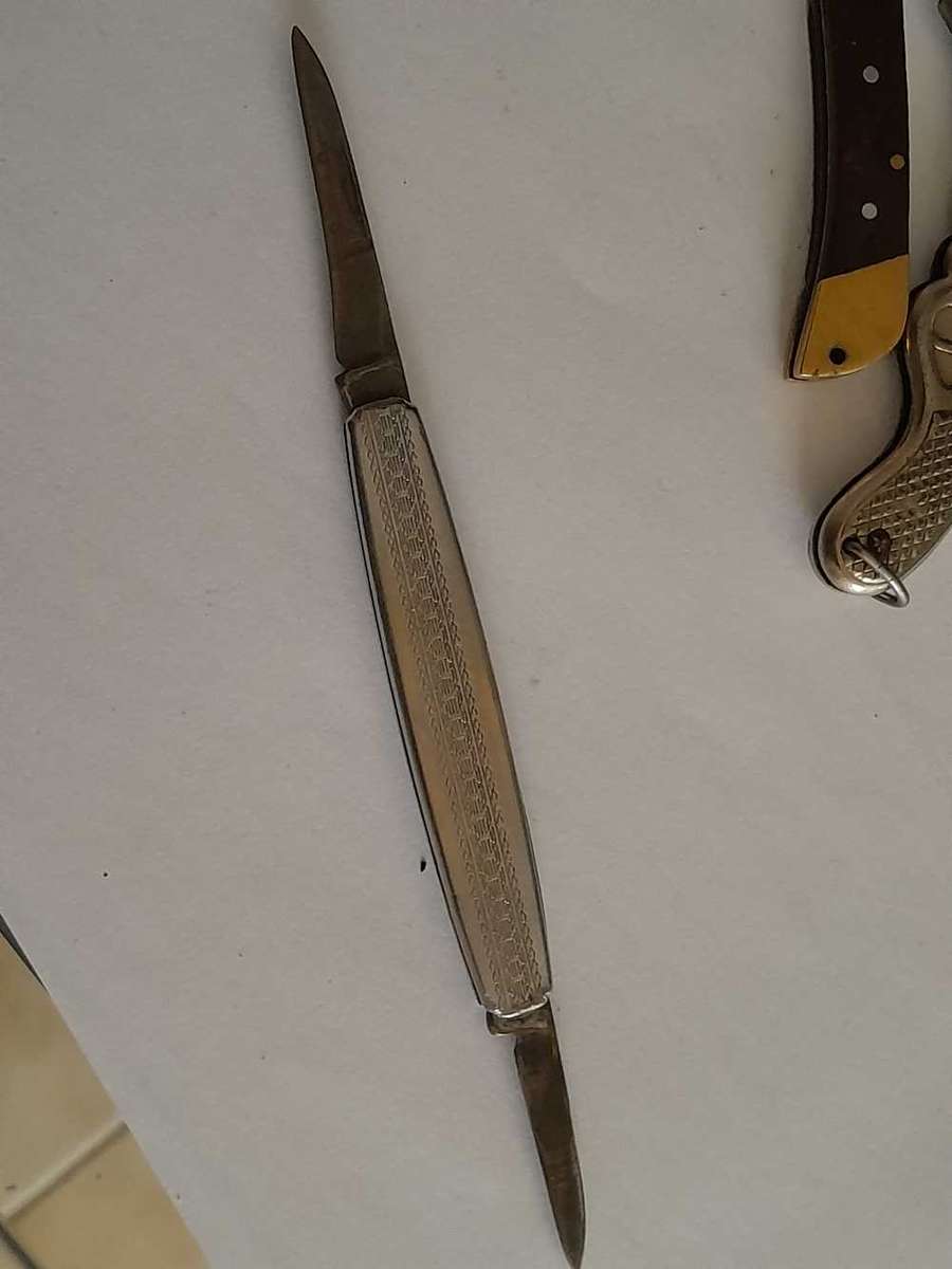 Collection of vintage mini knives.