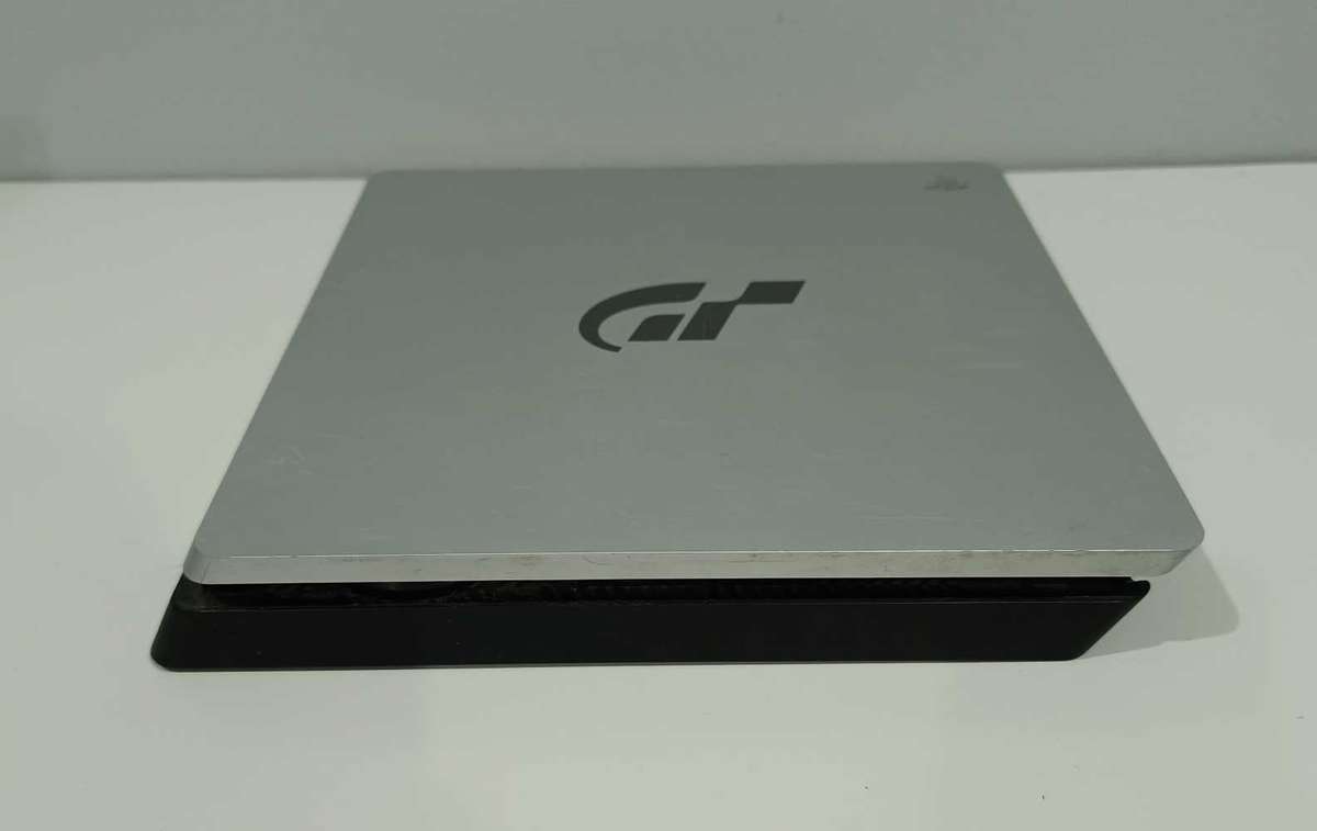 Playstation 4 Slim Limited Edition GT 1TB