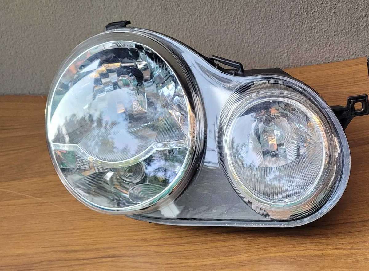 VW Polo Right Head Light (PRACTICALLY UNUSED)