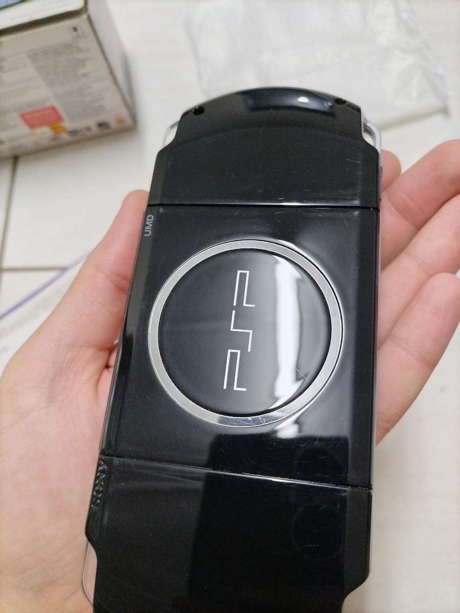 Sony Psp 3000 piano black boxed in mint condition