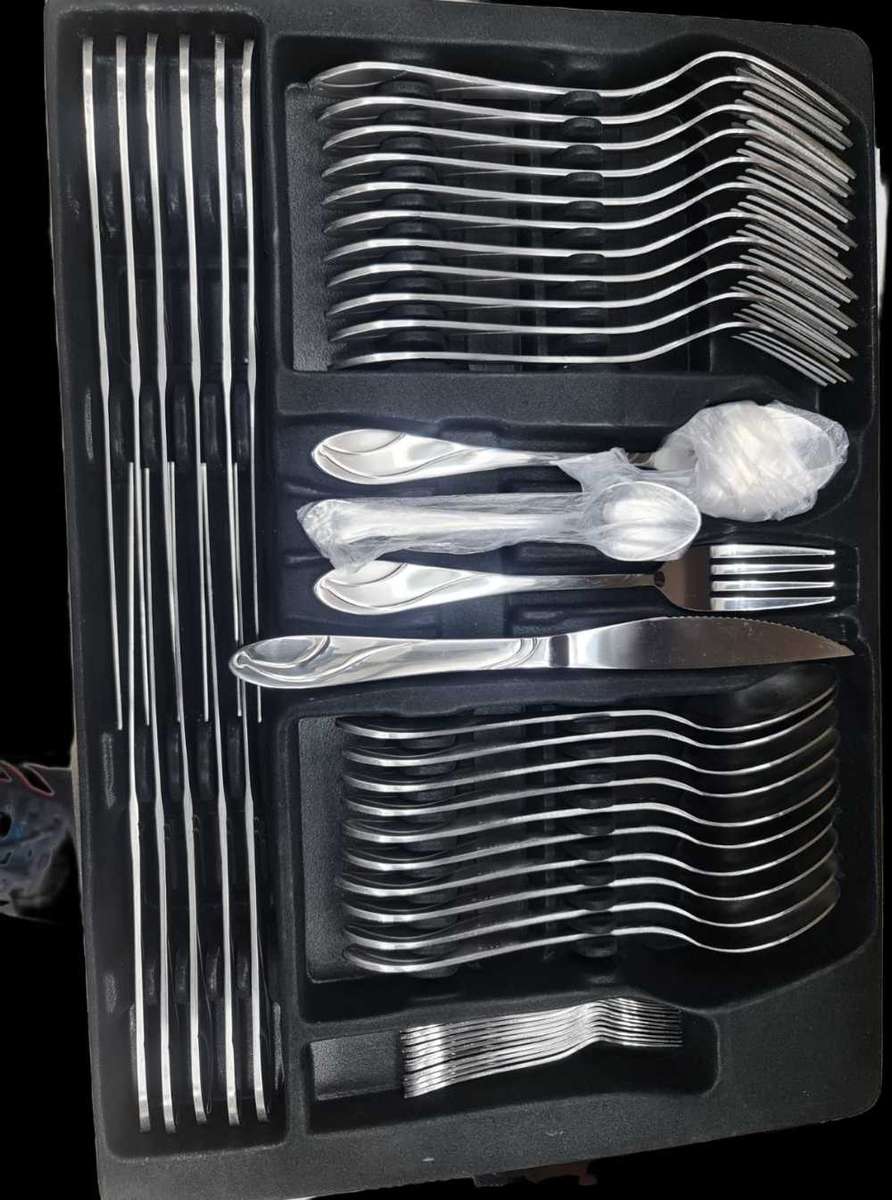 84 Piece Cutlery Set