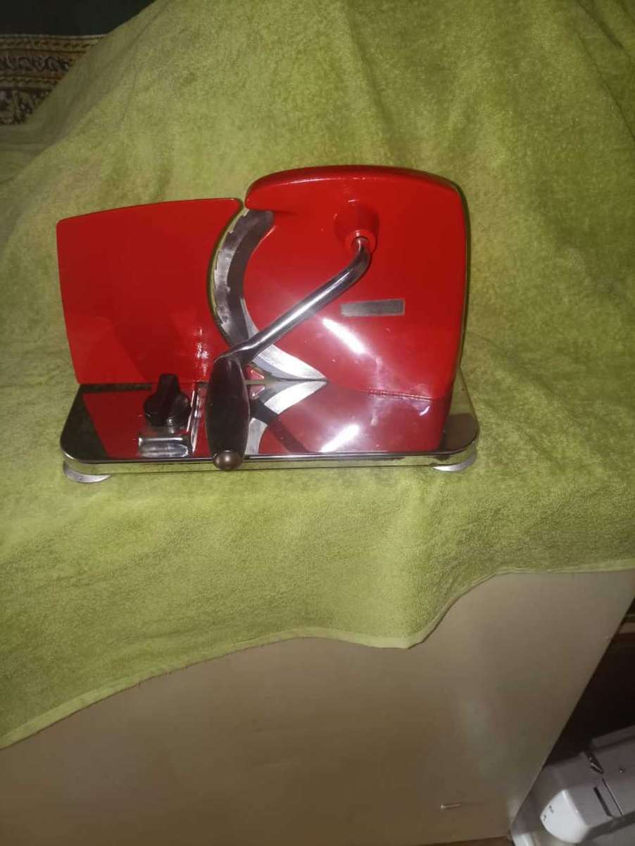 Renovated Pineware bread slicer