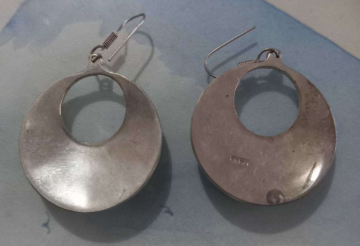 Vintage Mexican Silver Shell Inlaid Earrings. Diameter 3.5cm.