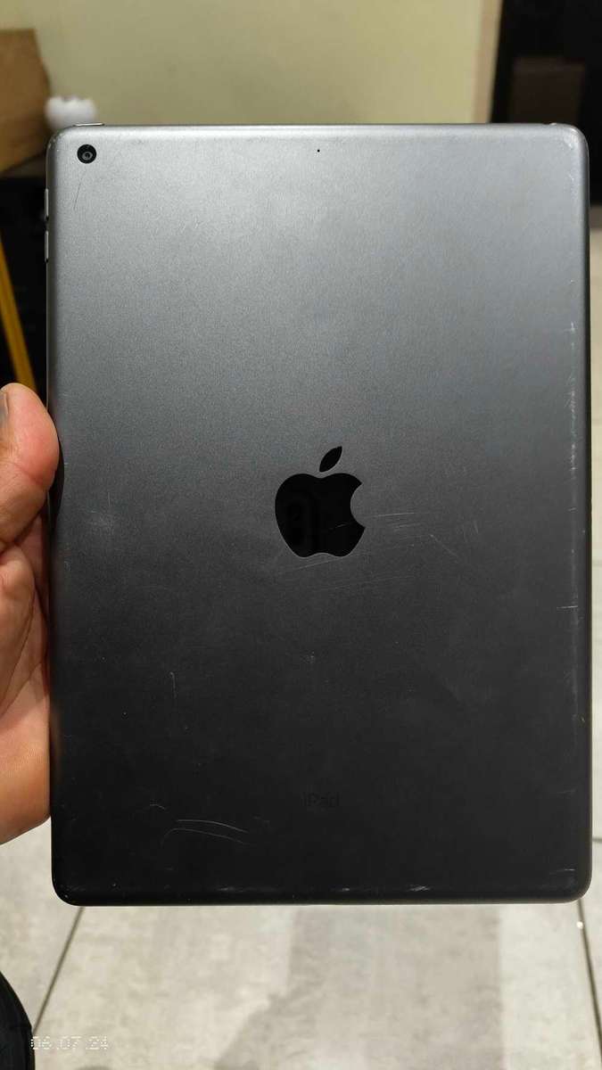 iPad 10.2` (9th Gen) 64GB wifi Only Space Gray (Pre Owned)