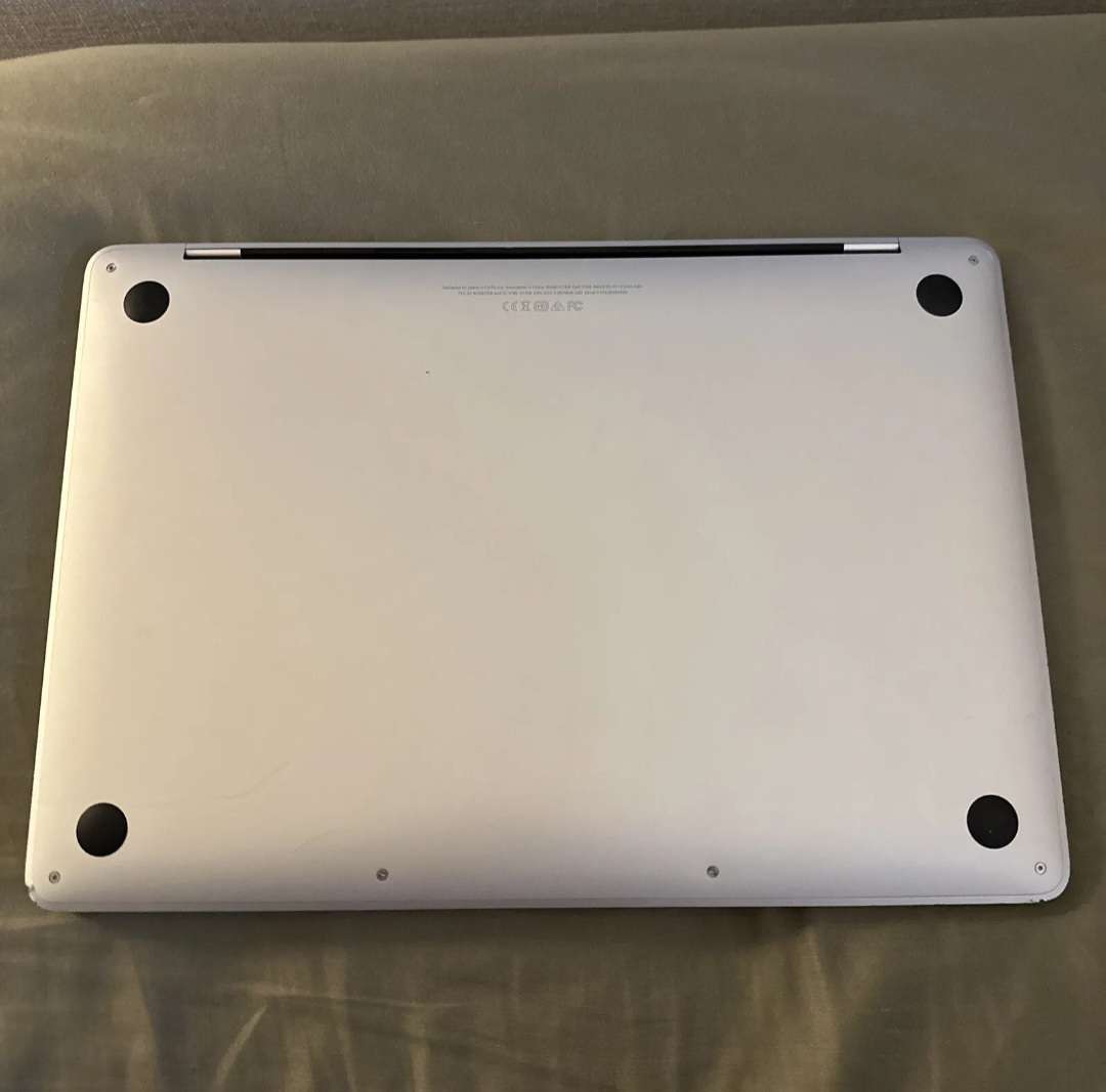 MacBook Pro 2017 non touchbar 8GB ram, 128GB ram, i5