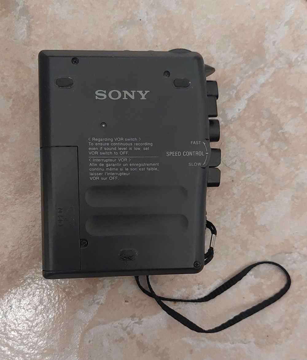 Sony TCM359V Portable Variable Speed Cassette Recorder Working