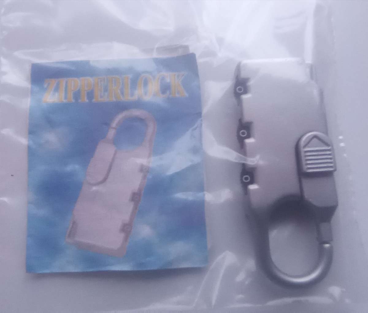 Zipperlock combination lock