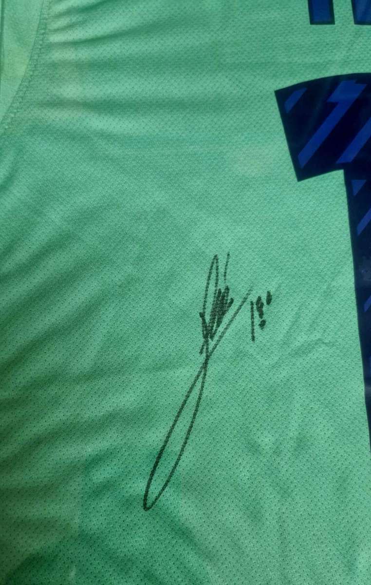 LIONEL MESSI Hand Signed Jersey Autographed Authentication