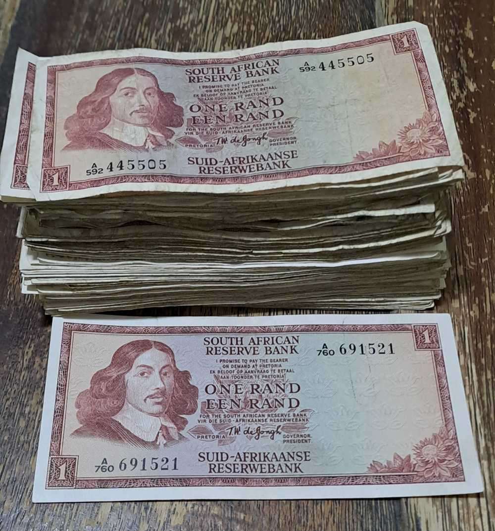 *Bundle* 100 x One Rand Old used banknotes. Varying circulated conditions