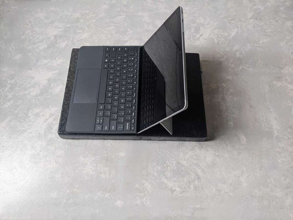 Microsoft Surface GO2